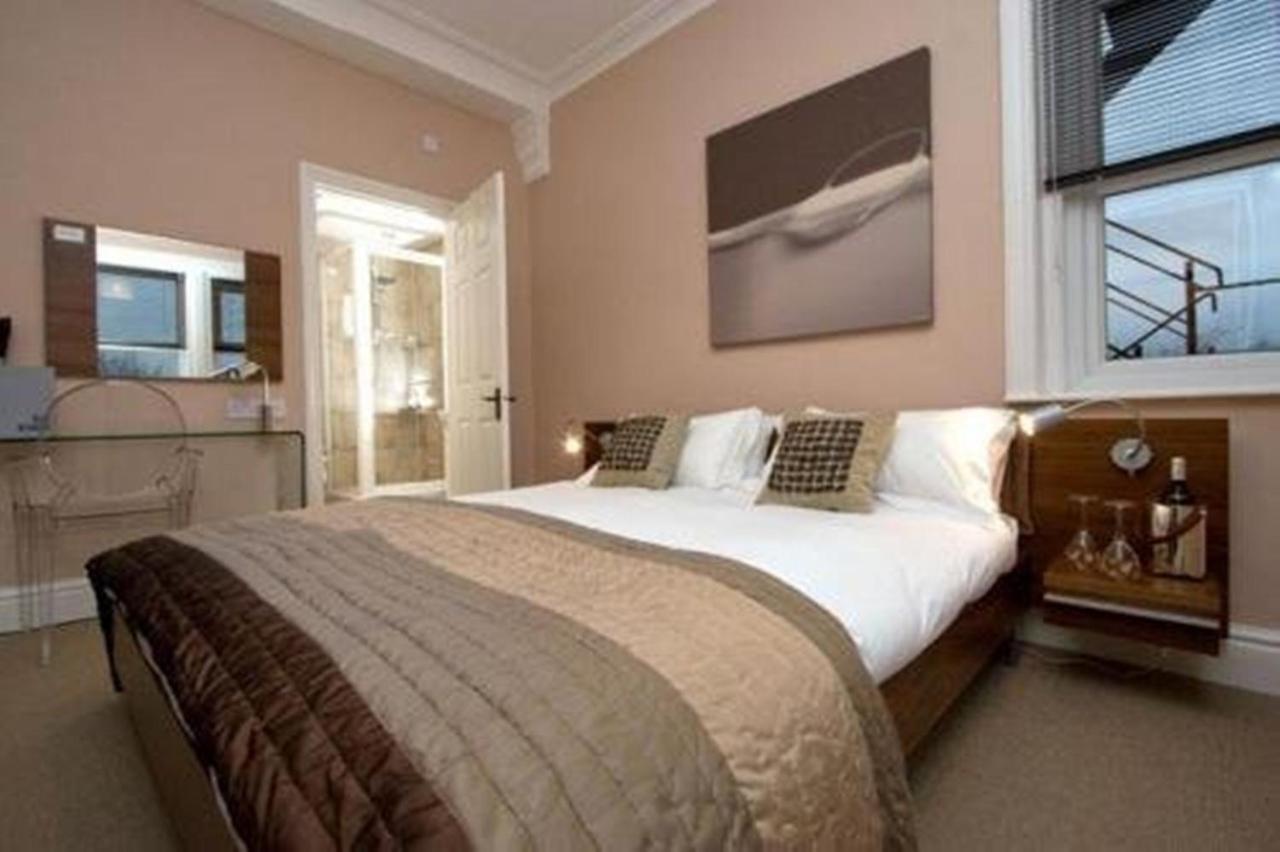 The Bijou Hotel Harrogate Room photo